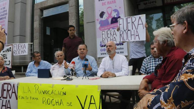 Activistas piden al IEES dar celeridad al trámite de revocación de mandato del Gobernador Rubén Rocha Moya.