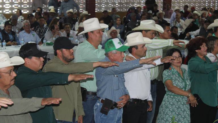 La nueva mesa directiva de la Asociación de Agricultores del Río Baluarte rindió protesta para el periodo 2025-2028.