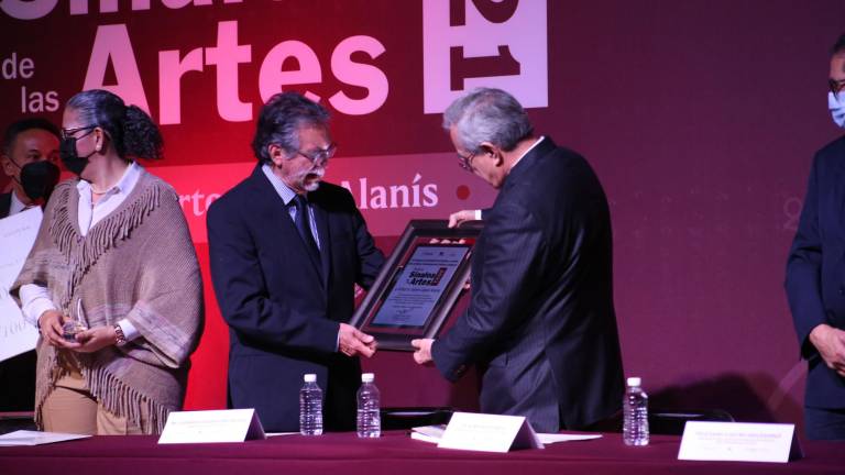 Reconocen a Gilberto López Alanís con el Premio Sinaloa de las Artes