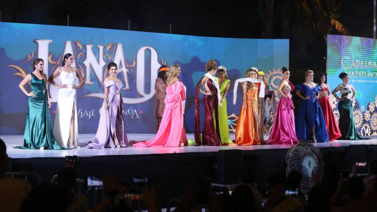 Fueron presentadas las candidatas a Reina del Carnaval 2022, en la foto: Arantxa Tirado, Carolina Pérez, Marina Beltrán, Ivanna Matamoros, Grecia García, Ana Karenn Espinoza, Dania Trujillo, Alina Zataráin, Rubí Mondragón y Brisia Ocampo.