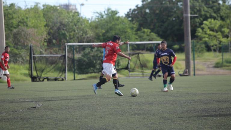 Deportivo Marinos cierre jornada como líder en Liga Superveteranos