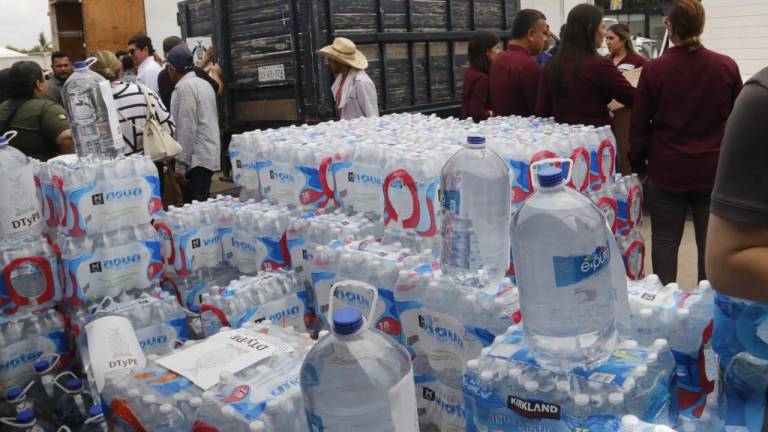 Al menos 120 comunidades de Sinaloa recibirán el apoyo de agua embotellada, recaudada durante el Aquatón, que tanto necesitan ante la sequía que padecen.