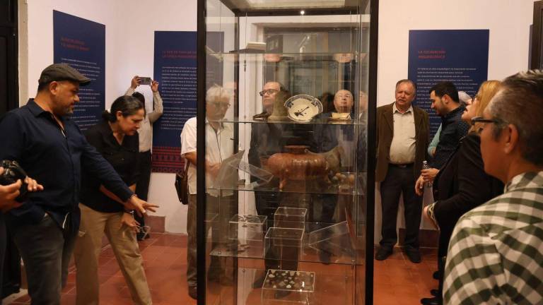 Representantes del Centro INAH Sinaloa y miembros del Patronato Amigos del Museo Arqueológico de Mazatlán, durante la inauguración.