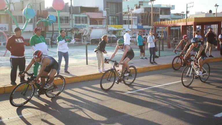 Mazatlán y Ahome, los reyes del triatlón estatal