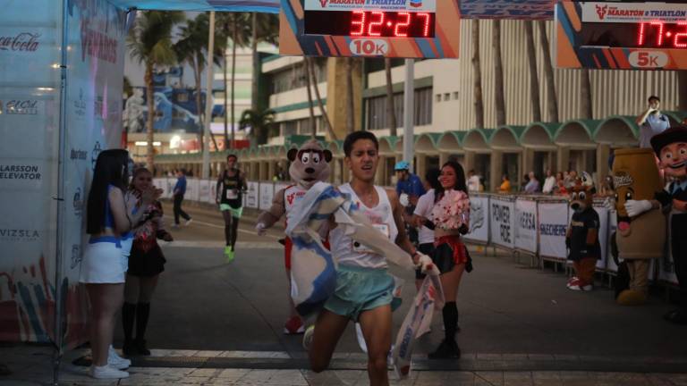 Luis Ricardo Jiménez gana la rama varonil en los 10 kilómetros.