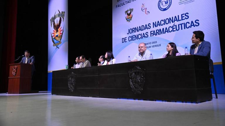 Estudiantes de Ciencias Químico Biológicas dan muestra de su formación integral en las Jornadas Farmacéuticas