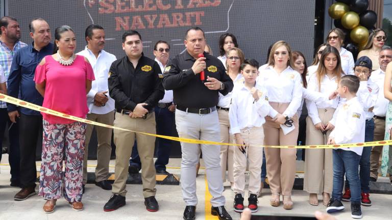 Julián Aguillón Bonilla, director general de Carnes Selectas Nayarit, brindó un mensaje a los presentes y les dio la bienvenida a la sucursal de Mazatlán.