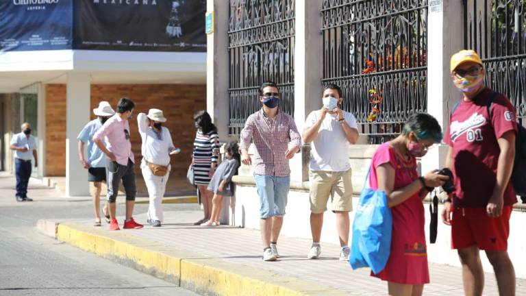 Contagios de Covid aumentaron 62% en dos semanas en México; Salud estima que hay 48,801 casos activos