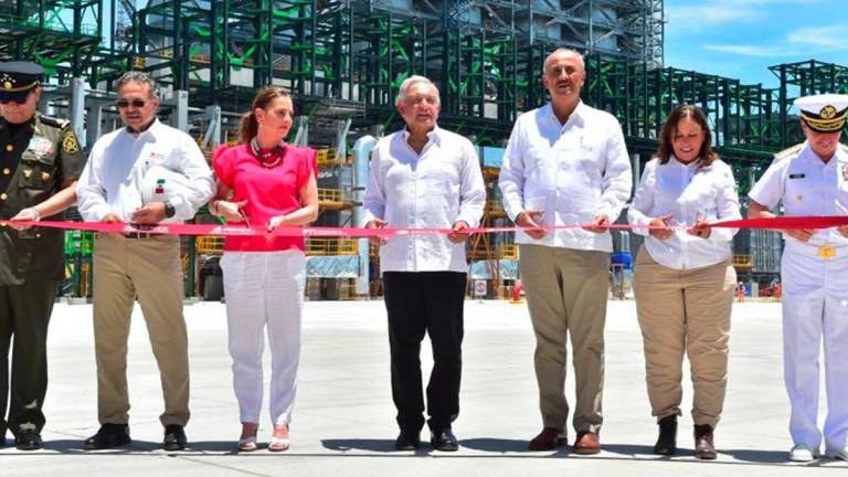 El 2 de julio de 2022, para celebrar el cuarto aniversario de su Administración, AMLO inauguró la refinería de Dos Bocas.