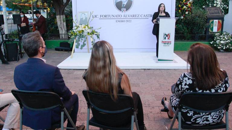 Homenaje al ex Gobernador de Sinaloa Fortunato Álvarez Castro en las instalaciones del PRI estatal.