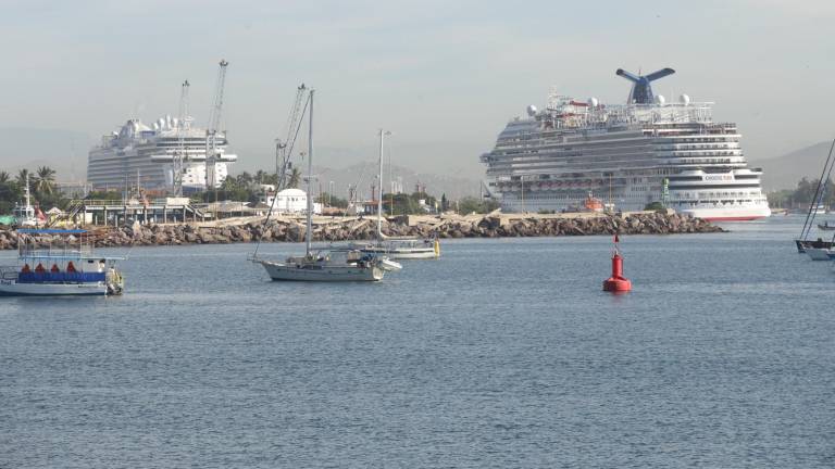 Dos cruceros turísticos llegaron este martes a Mazatlán.