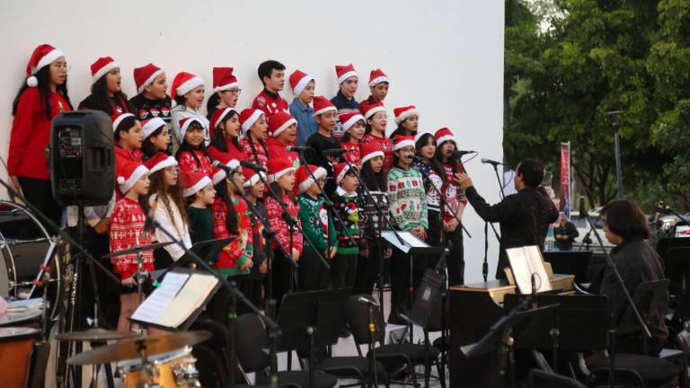 Como parte del Festival Navideño 2024, el programa abrió con la presencia del Coro Infantil Isic y Ensamble Vocal.