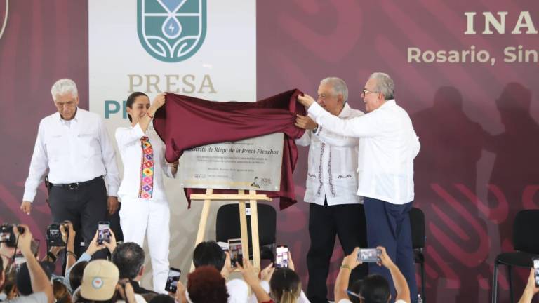 Inauguran AMLO y Claudia Sheinbaum distrito de riego de la Presa Picachos