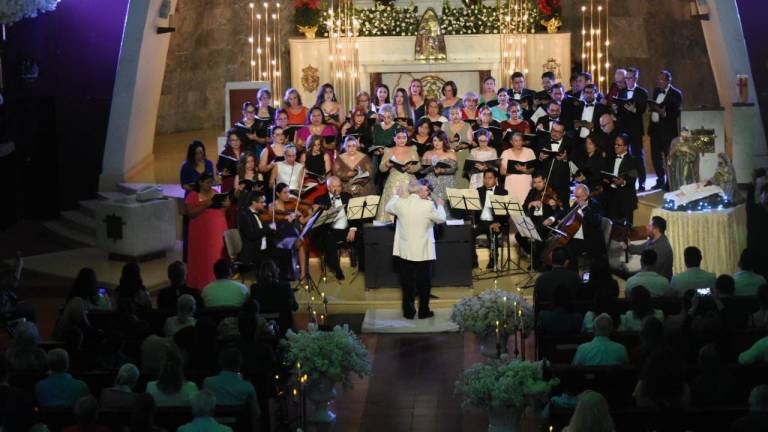 Un concierto memorable ofrece el Gordon Campbell Coral en la Parroquia de Nuestra Señora del Carmen.