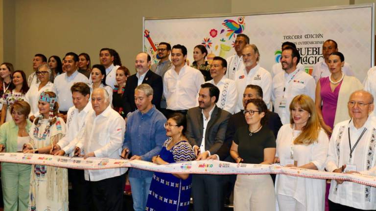 Corte de listón de la inauguración del tercer Tianguis Turístico de Pueblos Mágicos, en San Antonio, Texas.