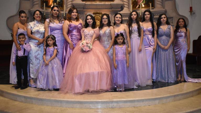 Es Estefany Sánchez una bella quinceañera