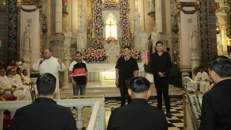 Canta ‘El Yaki’ Las Mañanitas a la Inmaculada Concepción