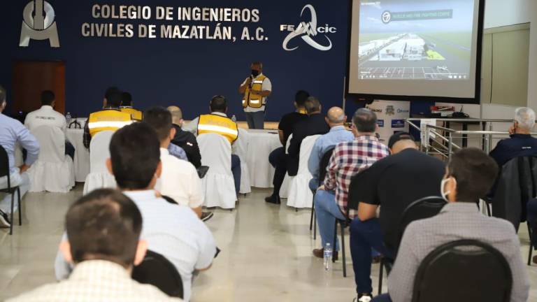 Los ingenieros del puerto conocieron del proyecto este viernes.