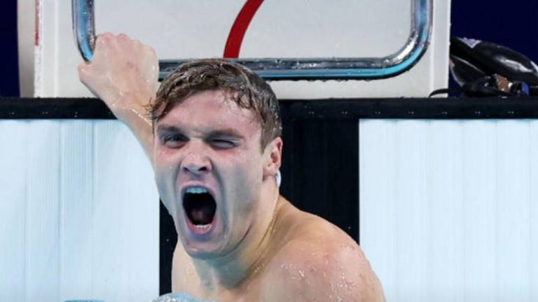 Bobby Finke establece récord mundial en los 1500 metros libres de la natación