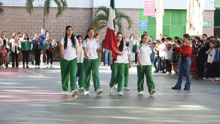 Celebran alumnos del Senda la Revolución Mexicana