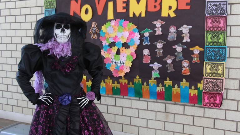 Celebran el Día de Muertos en la Activa Integral