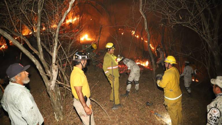 Por incendio sin control en El Magistral evacuan a 35 habitantes