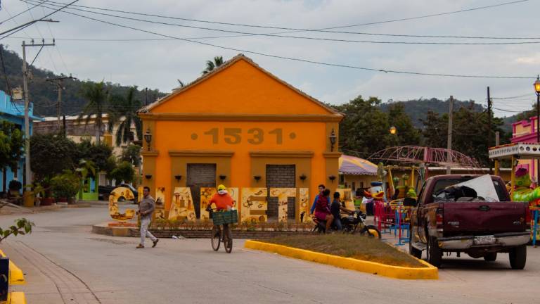 Chametla es de los poblados beneficiados con el programa Coloreando Sinaloa.