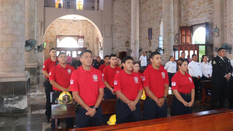 Misa de acción de gracias por motivo del Día del Bombero en México.