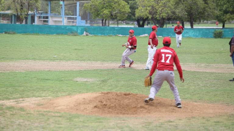 Las Higueras sale avante en Liga de Beisbol categoría B, en Club Chololos