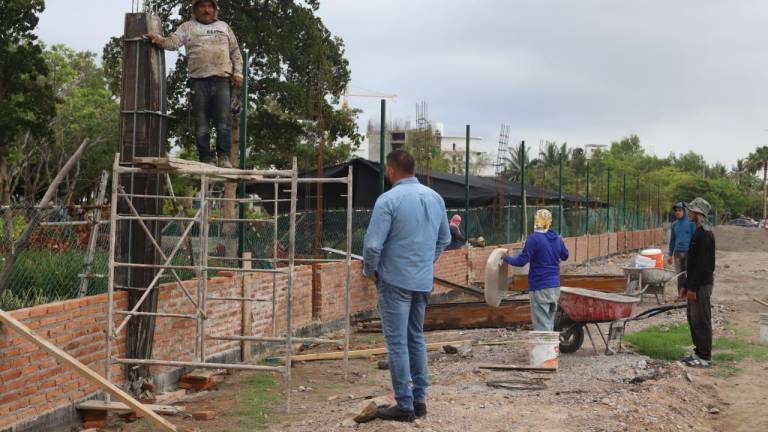 Avanza construcción de barda perimetral en Parque Central para el Vivero: Alcalde