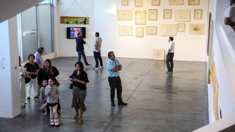 ‘Dentro del seto’ se encuentra en la Galería de Arte Antonio López Sáenz.