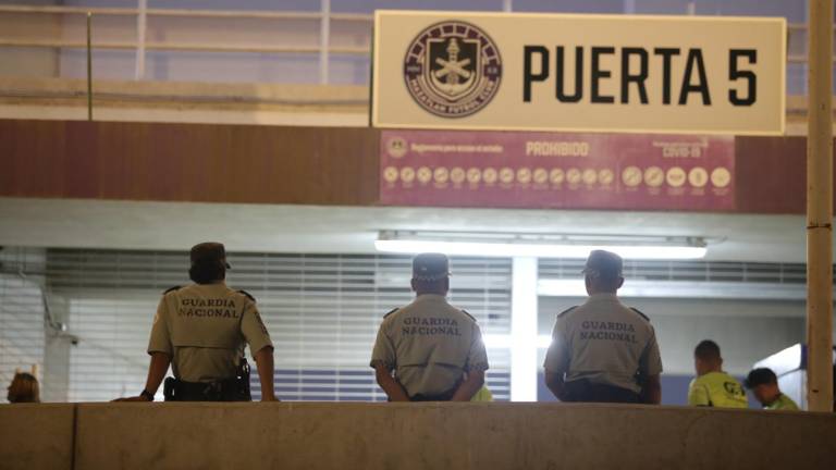 Diversos cuerpos de seguridad resguardan el Estadio El Encanto.