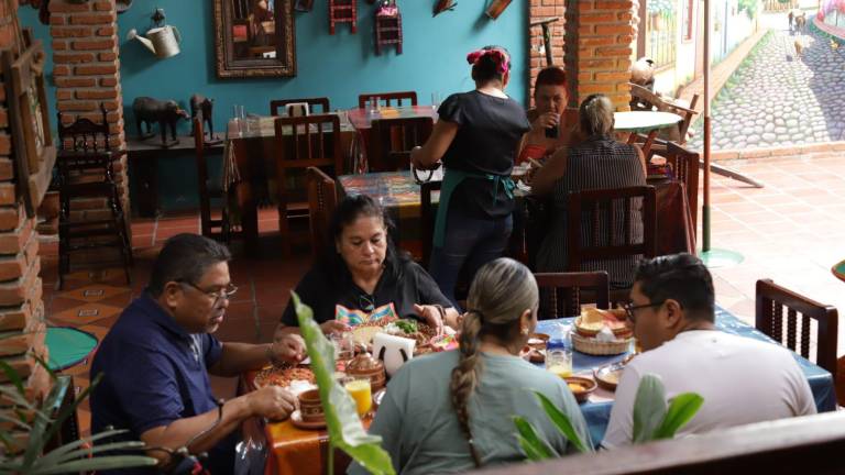 Piden que el sector restaurantero reciba apoyos económicos similares a los otorgados a Culiacán y Navolato, debido al impacto de la inseguridad en la economía local.