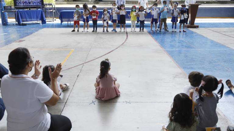 Reconocen su constancia y disciplina en la Escuela Activa Integral