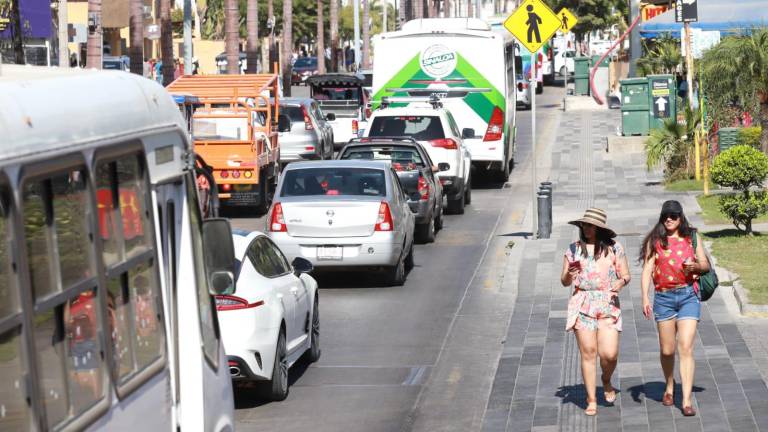 Se recomienda a los automovilistas a tomar vías alternas a la Avenida Camarón Sábalo.