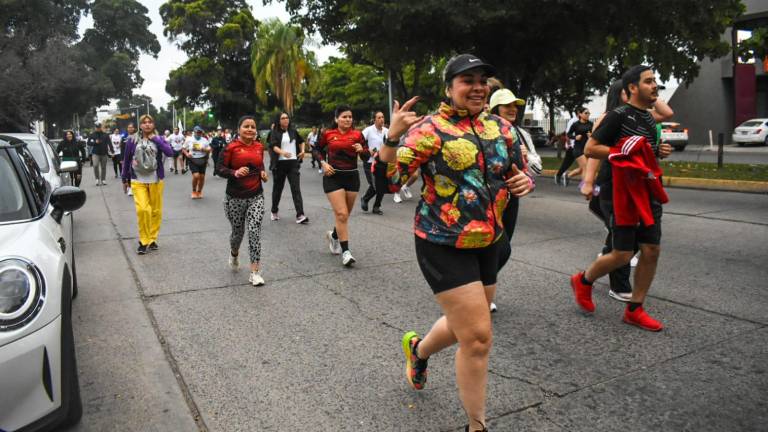 Familias y ciudadanos se sumaron este domingo a la Carrera de la Salud 2024, celebrada en Culiacán.