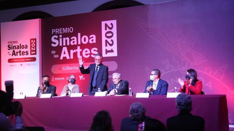 En el Centro Sinaloa de las Artes Centenario se llevó a cabo la ceremonia de entrega del Premio Sinaloa de las Artes 2021.