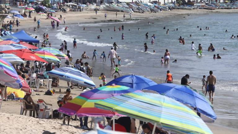 Registra Mazatlán playas llenas en el primer domingo del mes de agosto