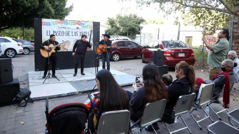 Los Invasores del Paseo hicieron su debut en El Paseo de las Artes.