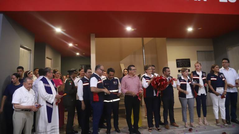 Estrenan Bomberos Mazatlán estación remodelada