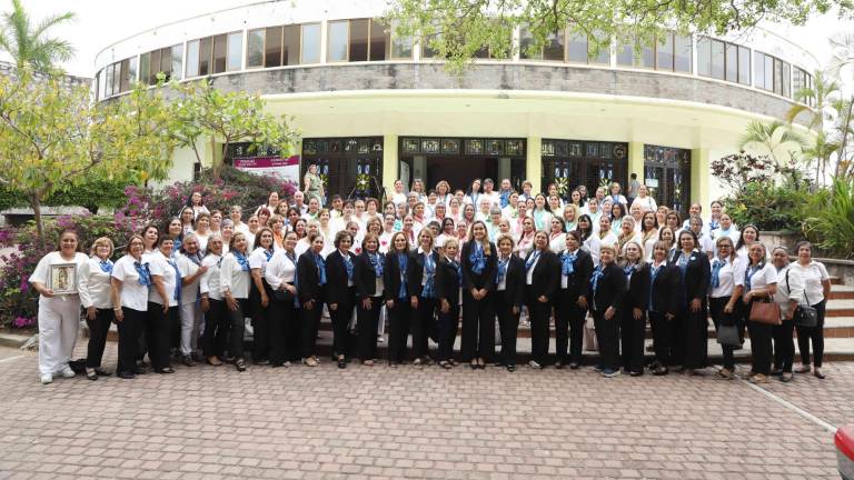Integrantes de ANSPAC Mazatlán agradecen a Dios por culminar con éxito un nuevo ciclo escolar.