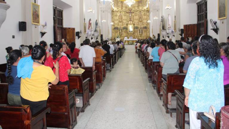 Miles de peregrinos acuden año con año al santuario para la celebración de Nuestra Señora del Rosario.