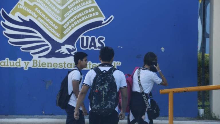 Estudiantes señalaron la reactivación del uso de cubrebocas como el resultado del descuido de la sociedad después de las jornadas de vacunación.