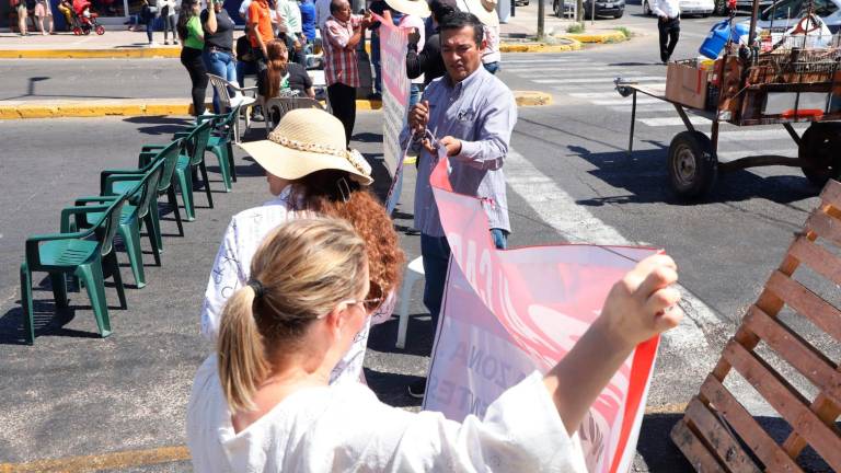 Protestan comerciantes contra carril preferencial en Mazatlán; bloquean avenidas