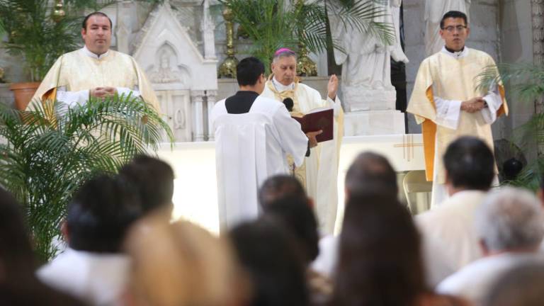 Obispo de Mazatlán llama a tratar bien a los turistas