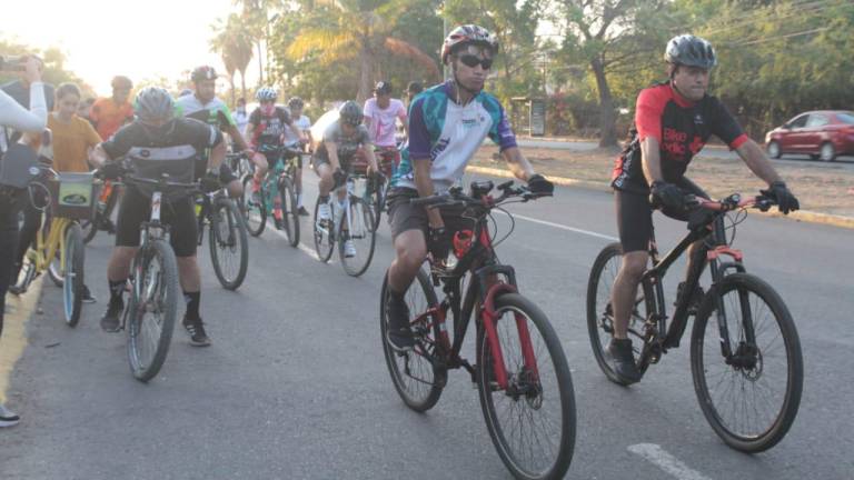 Algunos equipos del municipio tomaron parte en la rodada.