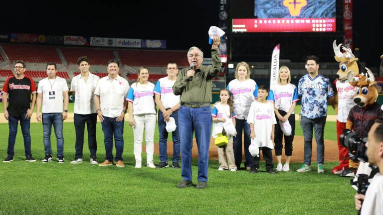 El Gobernador Rubén Rocha Moya inaugura el juego con causa a favor de las niñas y niños con diabetes infantil, en el estadio Teodoro Mariscal.