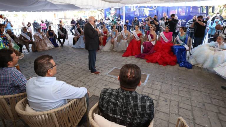 Se presentan candidatas y candidatos a reinados del Carnaval; ‘El Químico’ les pide no desmoralizarse si no hay fiesta