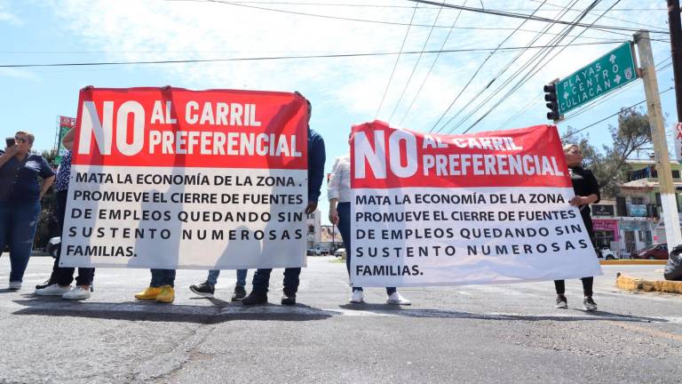 Protestan comerciantes contra carril preferencial en Mazatlán; bloquean avenidas