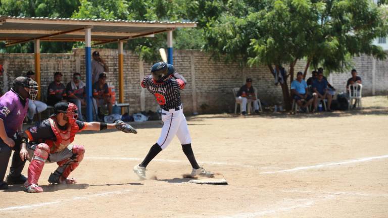 Los encuentros de la Liga de Beisbol Transportista son de alto nivel.